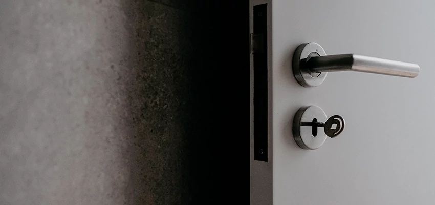 Front Door Handle Repair And Installation in Oak Hills, CA